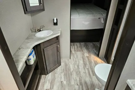 Happy Camper RV – 2022 Grand Design Transcend Xplor | Cozy & Clean, Sleeps 4