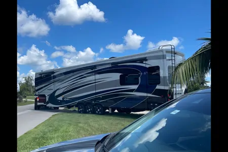 George's Forest River 442mc Fifth Wheel