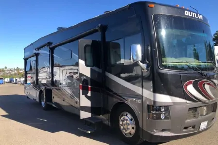 “The Outlaw Express” – Simple and Bold