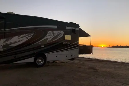 “The Outlaw Express” – Simple and Bold