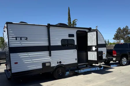 2025 Trailrunner Travel Trailer, making core memories