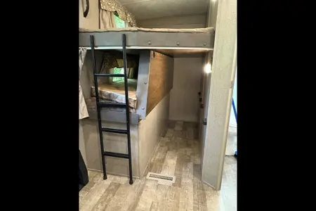 Forest River Rockwood Ultra Lite 2609WS Travel Trailer