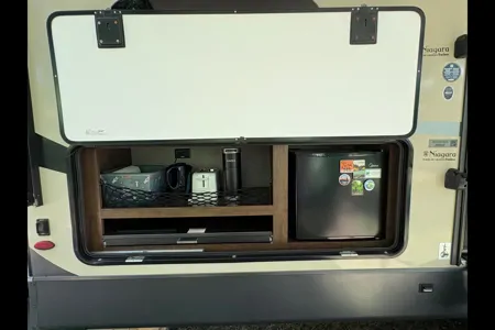 Forest River Rockwood Ultra Lite 2609WS Travel Trailer