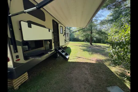 Forest River Rockwood Ultra Lite 2609WS Travel Trailer