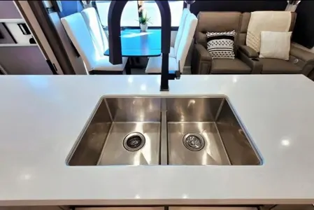 2022 Grand Design Solitude: High-End Comfort