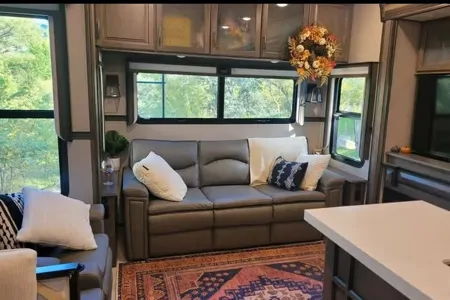 2022 Grand Design Solitude: High-End Comfort