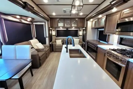 2022 Grand Design Solitude: High-End Comfort