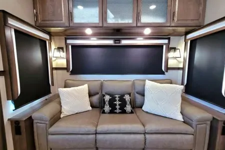 2022 Grand Design Solitude: High-End Comfort