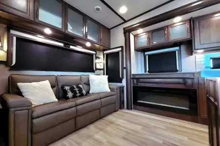 2022 Grand Design Solitude: High-End Comfort