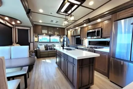 2022 Grand Design Solitude: High-End Comfort