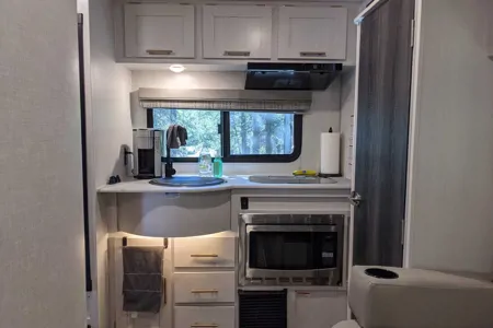 Tad: Small Rig, Big Adventures. 🐸