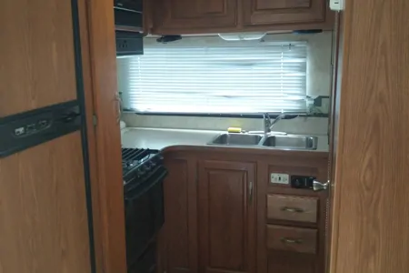 Class C Thor with bike/motorcycle stand 24 feet +option to rent motorcycle -sleeps up to 6