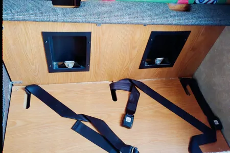 MAJESTIC TOURISTER MOTORHOME - CLASS C SLEEPS 4 - LOCATED AT CALGARY