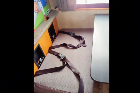 MAJESTIC TOURISTER MOTORHOME - CLASS C SLEEPS 4 - LOCATED AT CALGARY