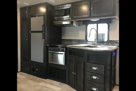 2019 HEARTLAND SUNDANCE XLT WITH TWO SEPARATE BEDROOMS!!
