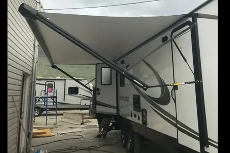 2019 HEARTLAND SUNDANCE XLT WITH TWO SEPARATE BEDROOMS!!