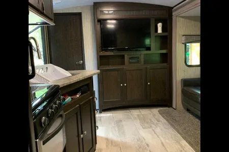 2019 HEARTLAND SUNDANCE XLT WITH TWO SEPARATE BEDROOMS!!