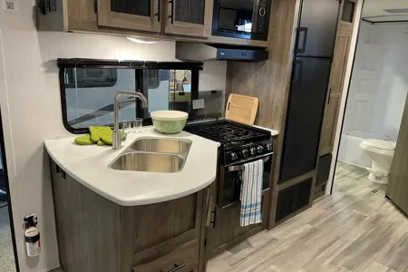 2021 Pioneer BH270 Travel Trailer