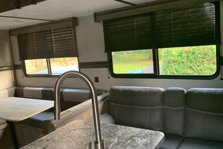 Richard's 270 zinger Lite by Crossroads  270 zinger Lite  Travel Trailer