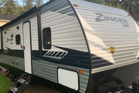 Richard's 270 zinger Lite by Crossroads  270 zinger Lite  Travel Trailer