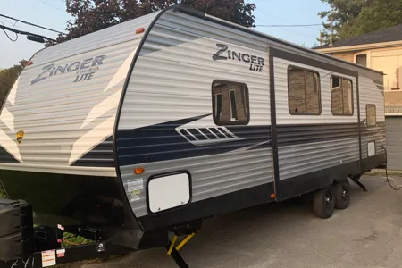 Richard's 270 zinger Lite by Crossroads  270 zinger Lite  Travel Trailer