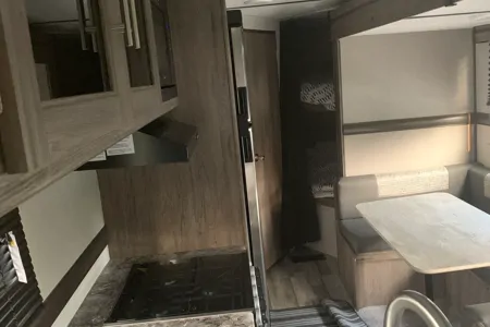 Richard's 270 zinger Lite by Crossroads  270 zinger Lite  Travel Trailer