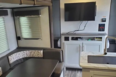 2021 Keystone 2430bh Travel Trailer