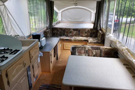 Rent my 2005 Coachmen Futura Grand Pointe SS from $95/night | RVezy