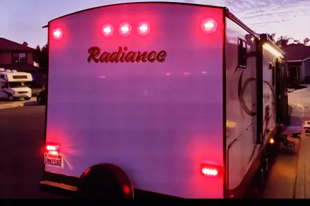 RADIANCE Travel Trailer / Sleep 9 / Bunk Beds