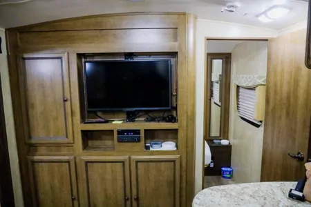 RADIANCE Travel Trailer / Sleep 9 / Bunk Beds