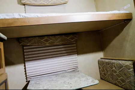 RADIANCE Travel Trailer / Sleep 9 / Bunk Beds
