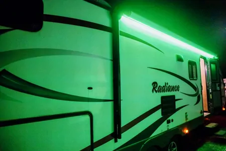 RADIANCE Travel Trailer / Sleep 9 / Bunk Beds