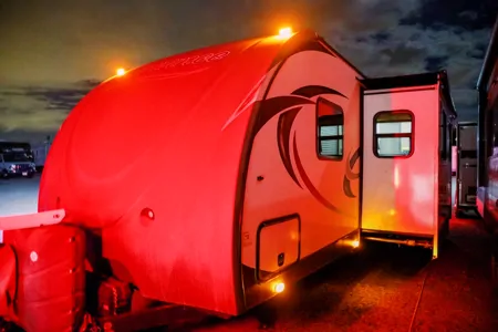 RADIANCE Travel Trailer / Sleep 9 / Bunk Beds