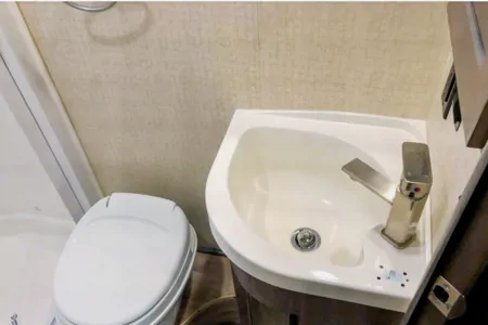 Winnebago Fuse 23T Class C