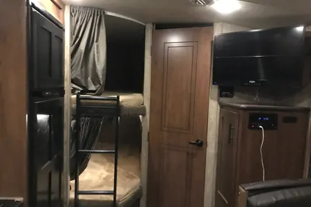 Back woods creek side 4 seasons 