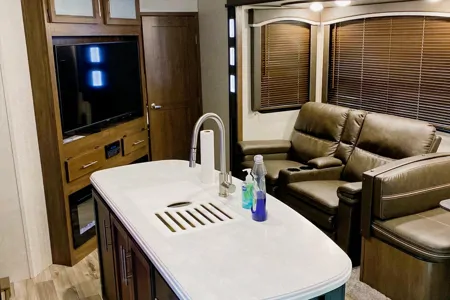 Joseph's Keystone Cougar  Fifth Wheel