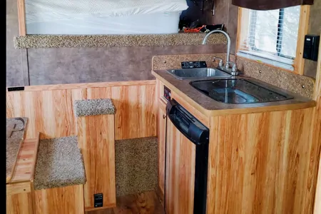Molly's Exiss Living quarters stock trailer Fifth Wheel