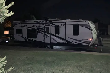 Eclipse Attitude 28 ibg Toy Hauler w/solar-generator-sleeps 8 