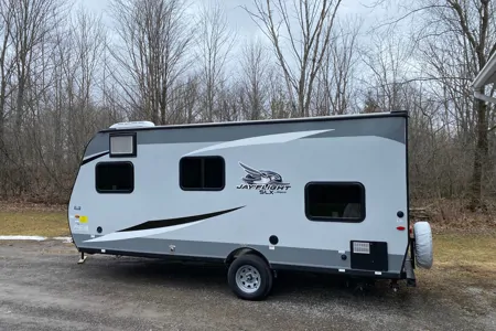 Only 3000lbs - Brand new 2021 Jayco 5 sleeper trailer