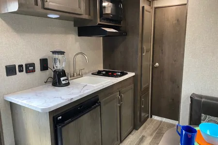 Only 3000lbs - Brand new 2021 Jayco 5 sleeper trailer