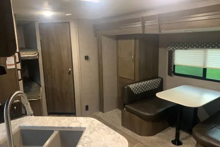 Jenson Coleman 2405BH Travel Trailer