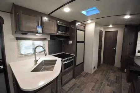 2020 Sunset Trail SS289QB Brand new! Sleeps 10!