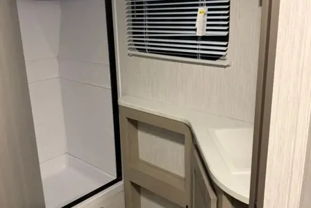 Banwait’s Shadow Cruiser  259BHS  Travel Trailer