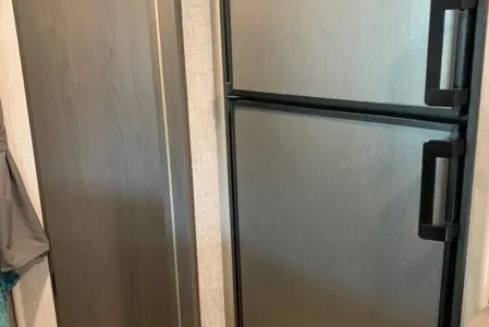 Banwait’s Shadow Cruiser  259BHS  Travel Trailer