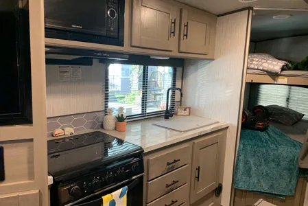 Banwait’s Shadow Cruiser  259BHS  Travel Trailer