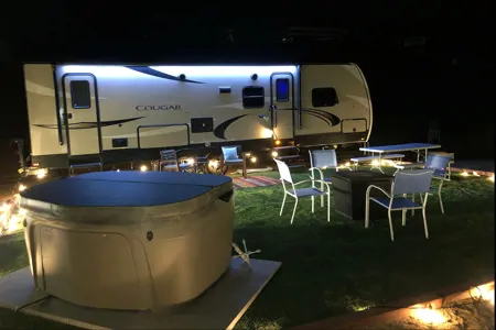 Incredible RV2 Glamping BBQ/Jacuzzi