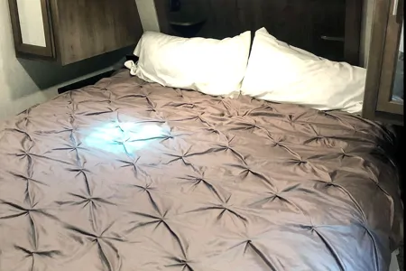 Incredible RV2 Glamping BBQ/Jacuzzi