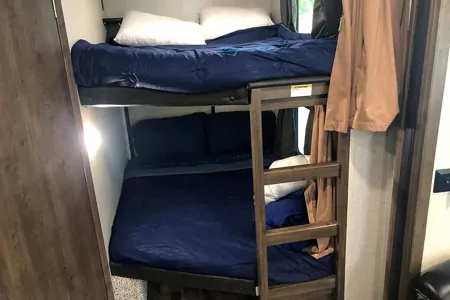 Incredible RV2 Glamping BBQ/Jacuzzi