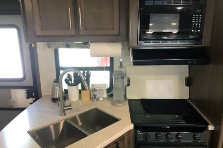 Incredible RV2 Glamping BBQ/Jacuzzi