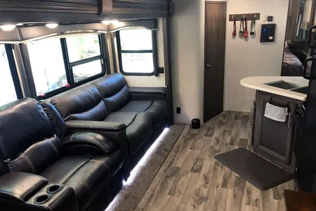 Incredible RV2 Glamping BBQ/Jacuzzi